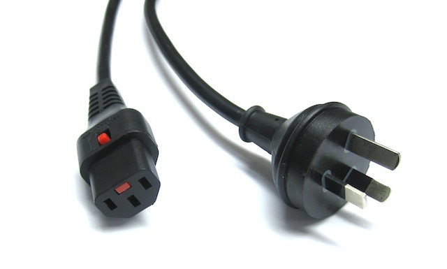 GPO 10A plug - IEC-Lock C13 10A socket, Black lead